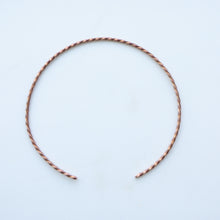 Load image into Gallery viewer, Twisted Neck Cuff