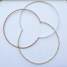 Load image into Gallery viewer, Twisted Neck Cuff